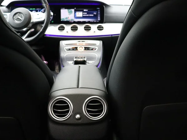 Mercedes-Benz E-Klasse (2020) — foto 17 van 32