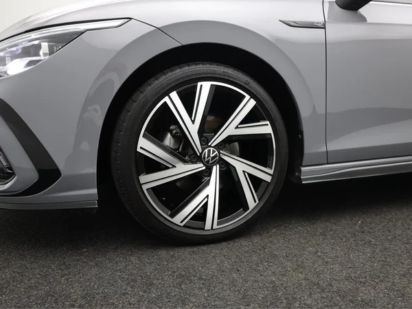 VOLKSWAGEN Golf VIII (2023) — foto 3 van 20