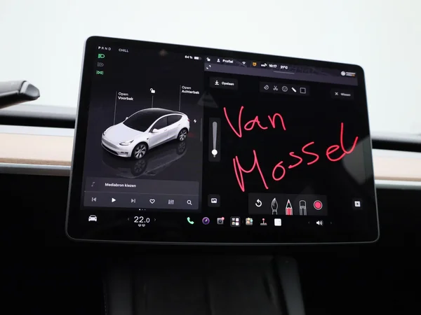Tesla Model Y (2023) — foto 25 van 43