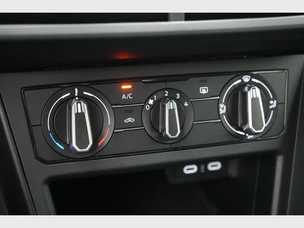 VOLKSWAGEN Taigo (2023) — foto 6 van 26