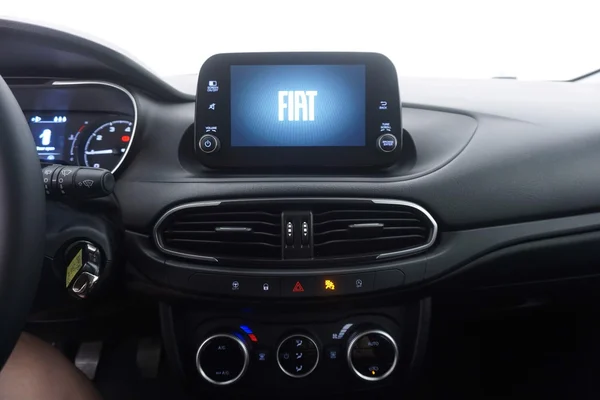 Fiat Tipo SW Cross (2023) — foto 2 van 27