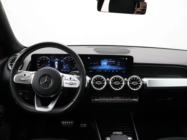 Mercedes-Benz GLB (2021) — foto 14 van 27