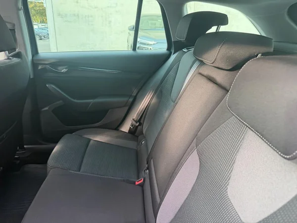 SKODA Octavia Combi (2021) — foto 13 van 21