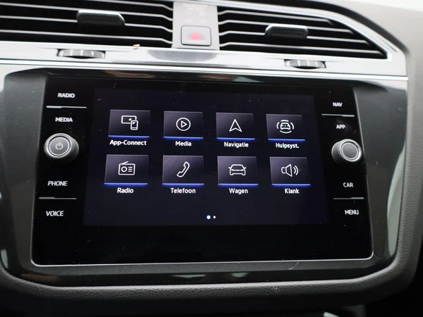 Volkswagen Tiguan (2022) — foto 8 van 48