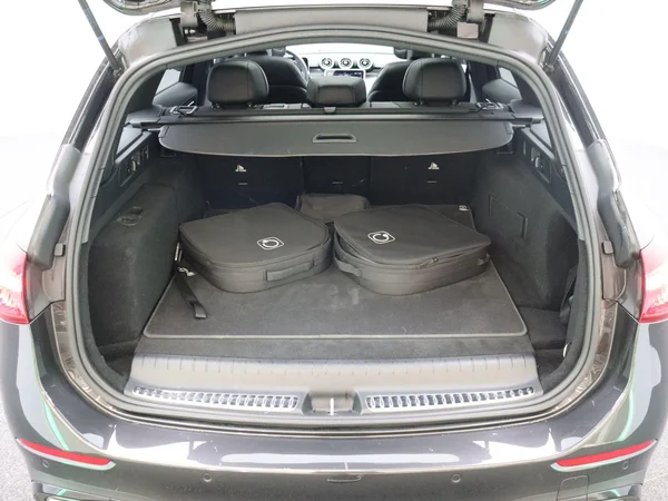 Mercedes-Benz C-Klasse (2025) — foto 16 van 28