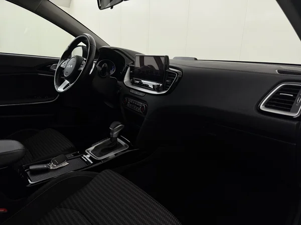 KIA Cee'd (2022) — foto 3 van 30