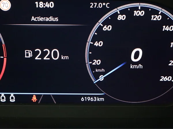 VOLKSWAGEN Passat SW (2021) — foto 9 van 21