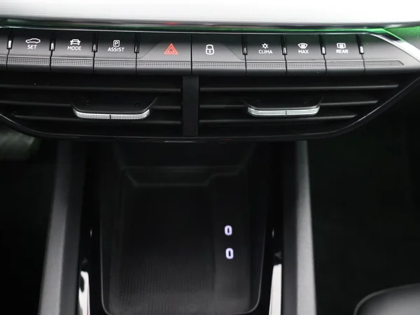 SKODA Octavia Combi PHEV (2021) — foto 8 van 32