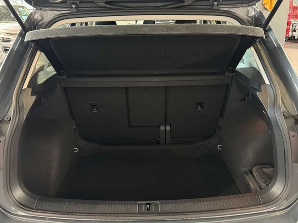 Volkswagen Tiguan (2021) — foto 13 van 17