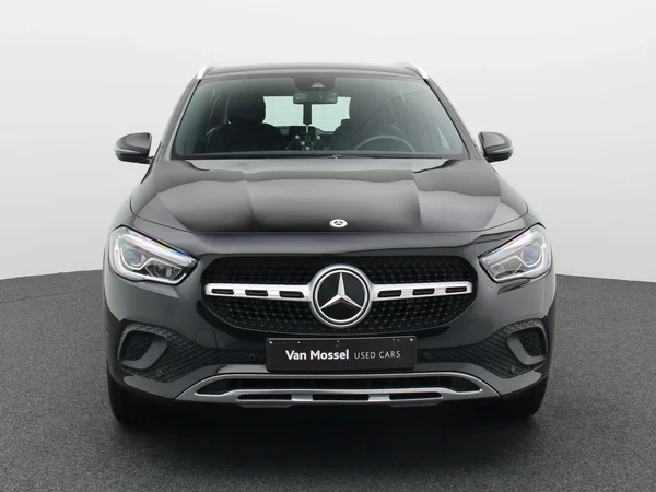 Mercedes-Benz GLA (2023) — foto 18 van 24
