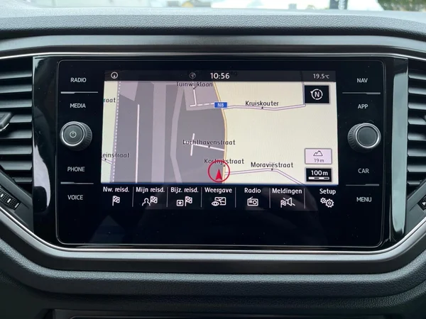 VOLKSWAGEN T-Roc (2020) — foto 4 van 22