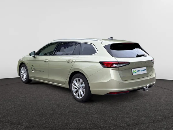 SKODA Superb Combi PHEV (2026) — foto 12 van 24