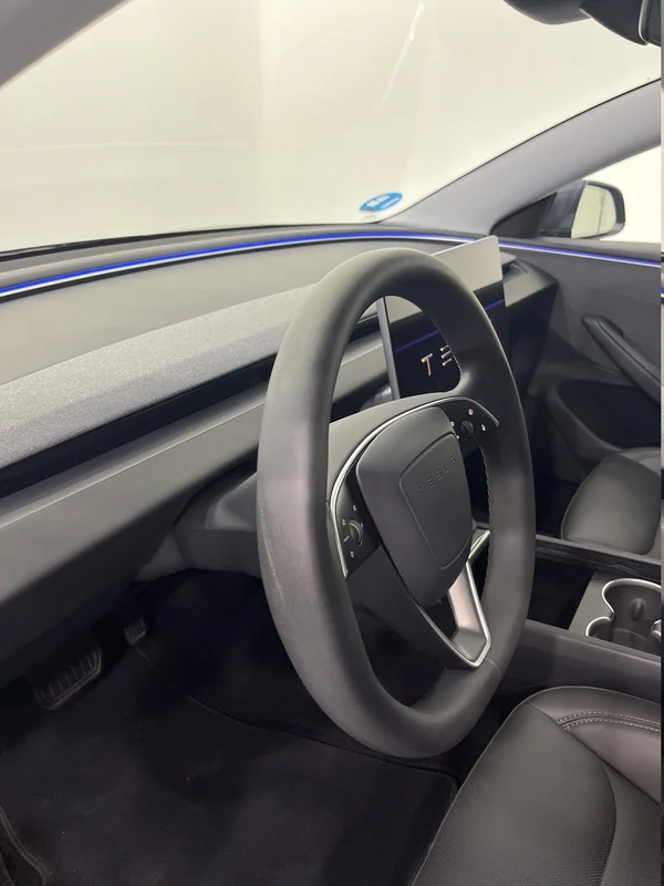 Tesla Model 3 (2024) — foto 33 van 40