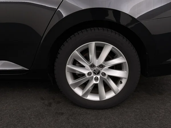 SKODA Superb (2019) — foto 7 van 28