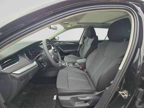 SKODA Octavia Combi (2024) — foto 6 van 24