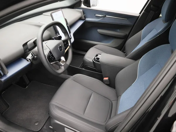 Volvo EX30 (2024) — foto 13 van 41