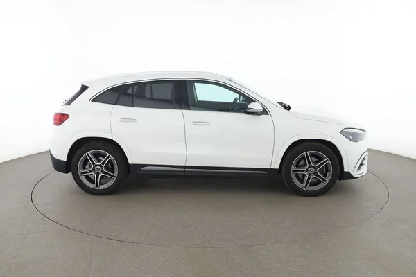 Mercedes-Benz GLA-Klasse (2024) — foto 13 van 16