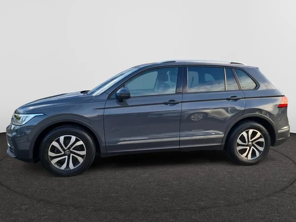 VOLKSWAGEN Tiguan (2022) — foto 12 van 23