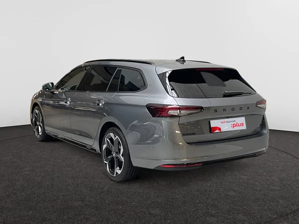 SKODA Superb Combi PHEV (2025) — foto 9 van 16