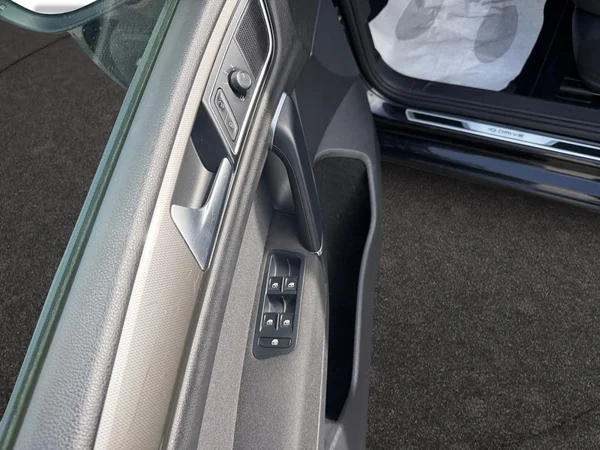 VOLKSWAGEN Golf Sportsvan (2020) — foto 14 van 19