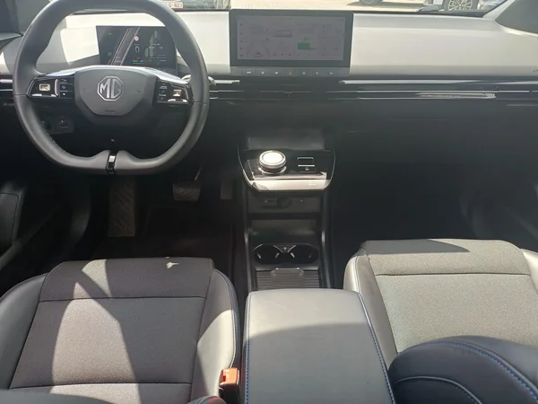MG MG4 EV (2023) — foto 12 van 14