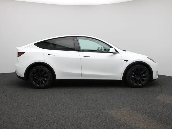 Tesla Model Y (2024) — foto 44 van 46