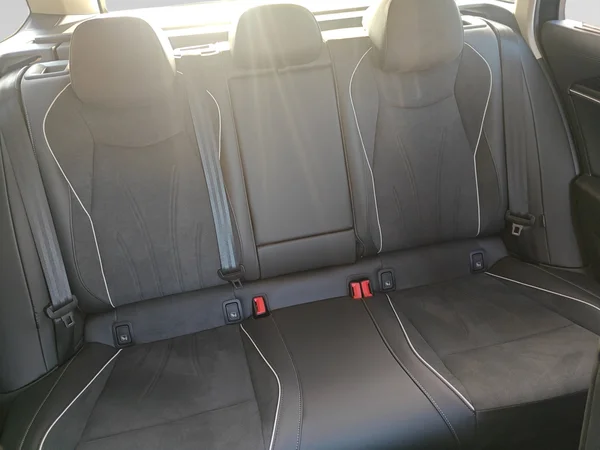VOLKSWAGEN Passat Variant eHybrid (PHEV) (2025) — foto 2 van 16