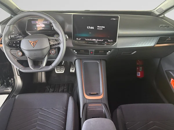 CUPRA Born (2025) — foto 10 van 24