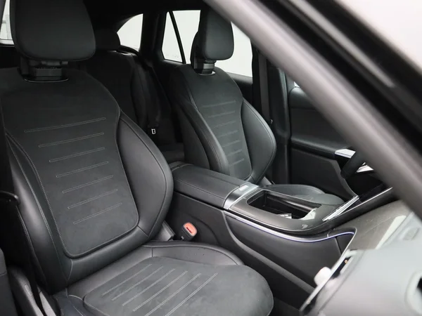 Mercedes-Benz GLC (2025) — foto 32 van 43