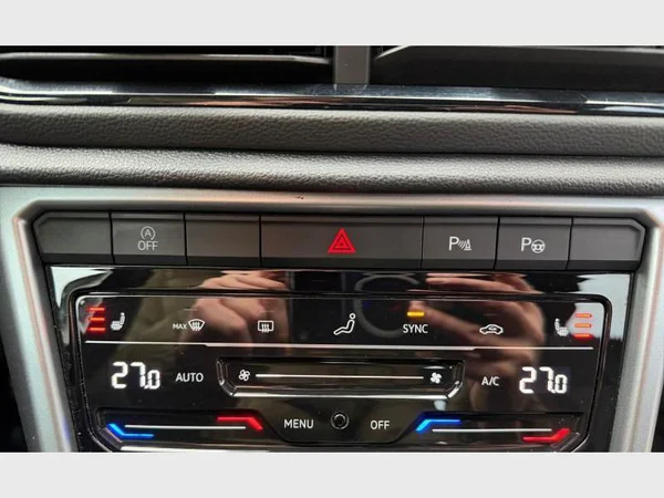 Volkswagen T-Roc (2022) — foto 23 van 24