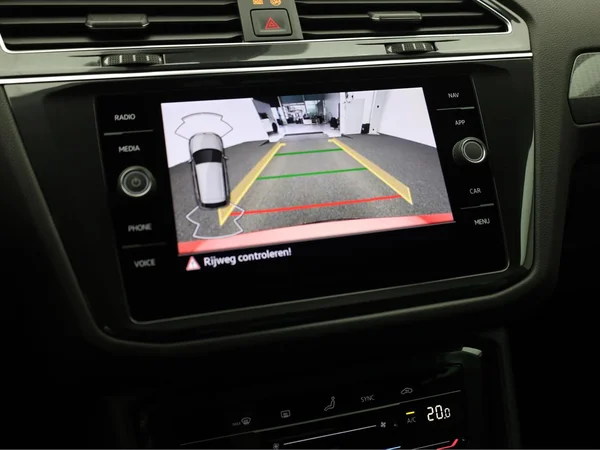 VOLKSWAGEN Tiguan (2023) — foto 13 van 20