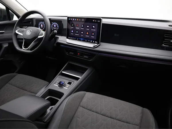 VOLKSWAGEN Tiguan (2024) — foto 14 van 20