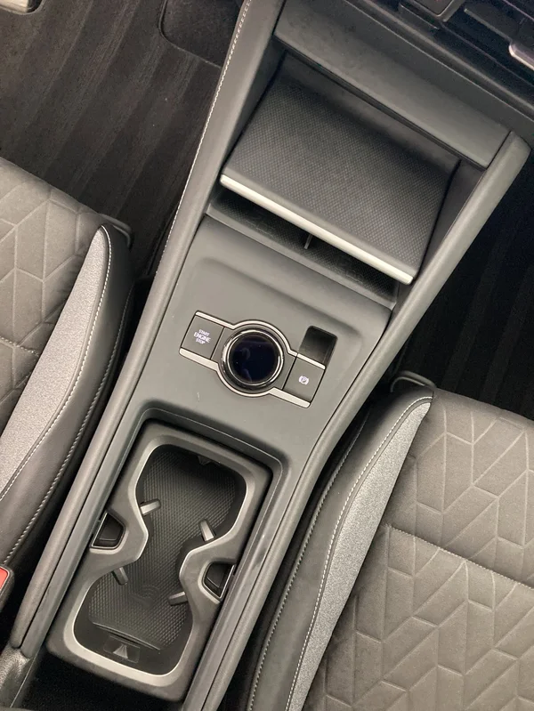 VOLKSWAGEN Tiguan (2025) — foto 18 van 36