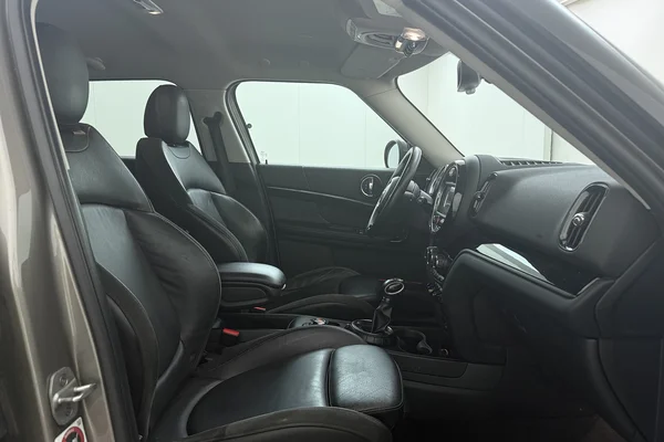Mini Mini Countryman PHEV (F60) (2017) — foto 16 van 18
