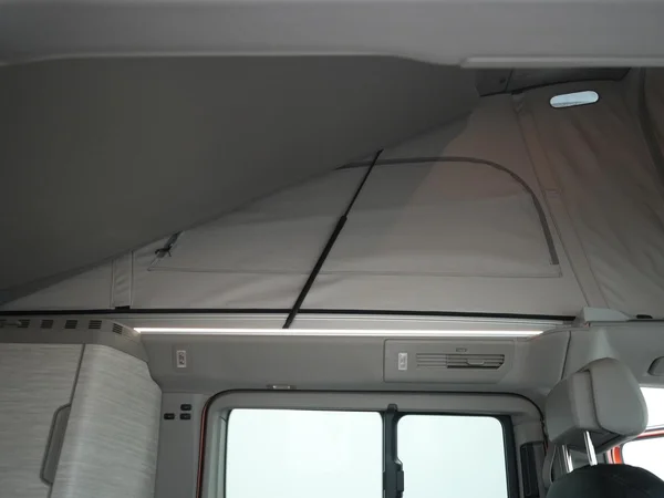 VOLKSWAGEN California T7 Dsl (2025) — foto 32 van 40