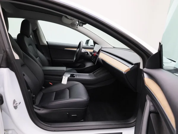 Tesla Model 3 (2022) — foto 29 van 40
