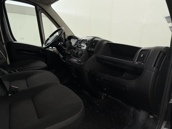 PEUGEOT Boxer (2021) — foto 3 van 23
