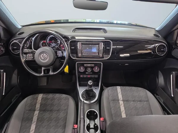 VOLKSWAGEN Beetle Cabriolet (2017) — foto 4 van 31