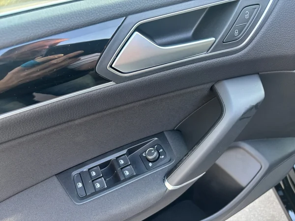 VOLKSWAGEN Touran (2026) — foto 14 van 24