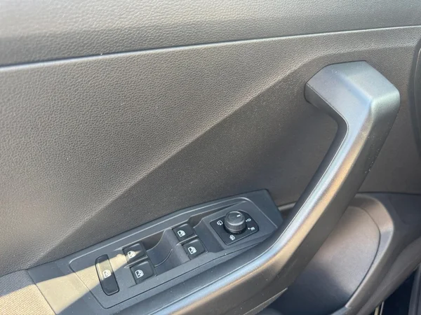 VOLKSWAGEN T-Roc (2019) — foto 3 van 18