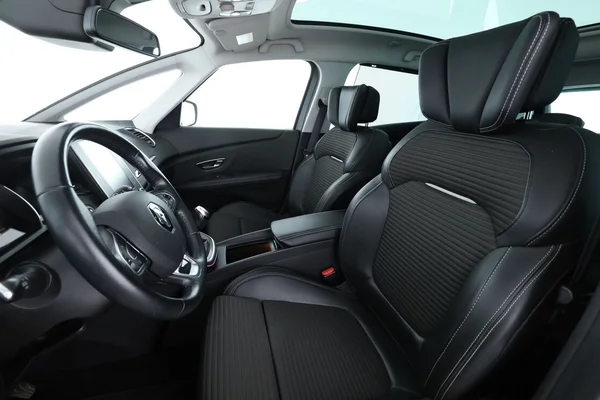 Renault Scenic (2017) — foto 16 van 16