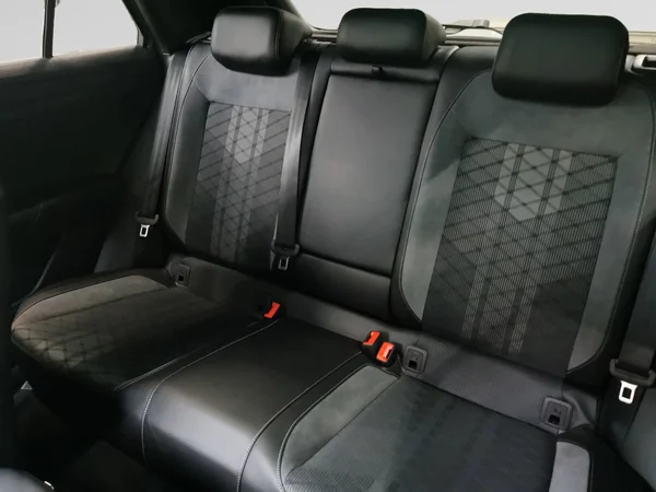 VOLKSWAGEN T-Roc (2026) — foto 3 van 15