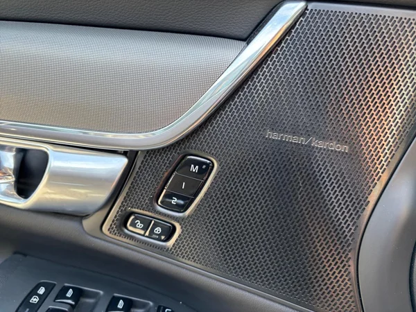 VOLVO V90 (2023) — foto 8 van 24