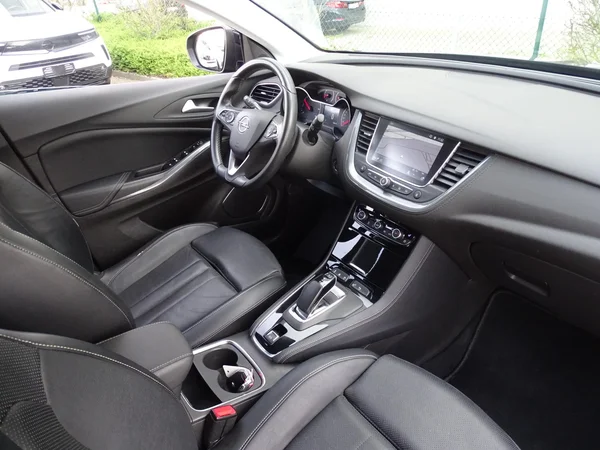 Opel Grandland X (2021) — foto 20 van 20