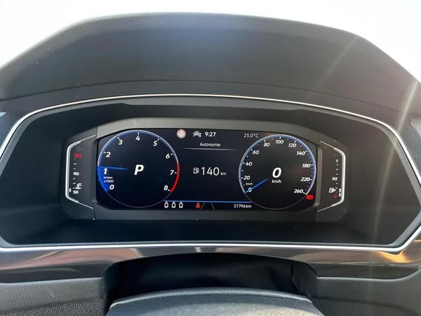 VOLKSWAGEN Tiguan (2021) — foto 24 van 33