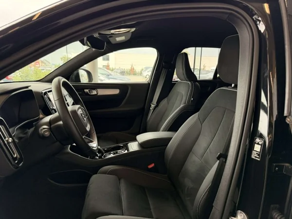 Volvo XC40 (2025) — foto 2 van 22