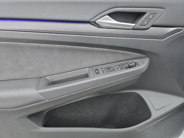 VOLKSWAGEN Golf VIII (2025) — foto 4 van 13