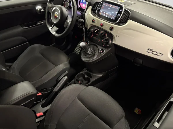 ABARTH 595C (2019) — foto 13 van 15