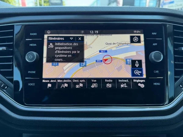 VOLKSWAGEN T-Roc (2019) — foto 13 van 30