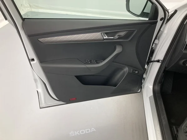 SKODA Karoq (2023) — foto 19 van 36
